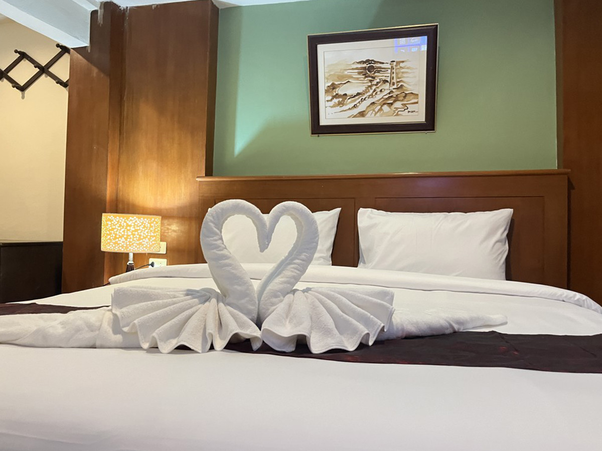 Deluxe-King-Room-2