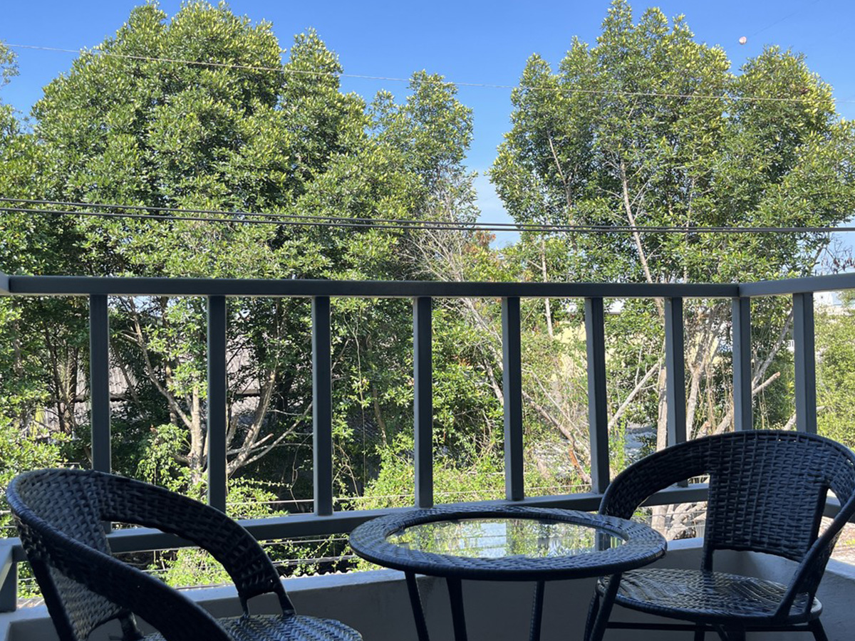 family-with-balcony-11